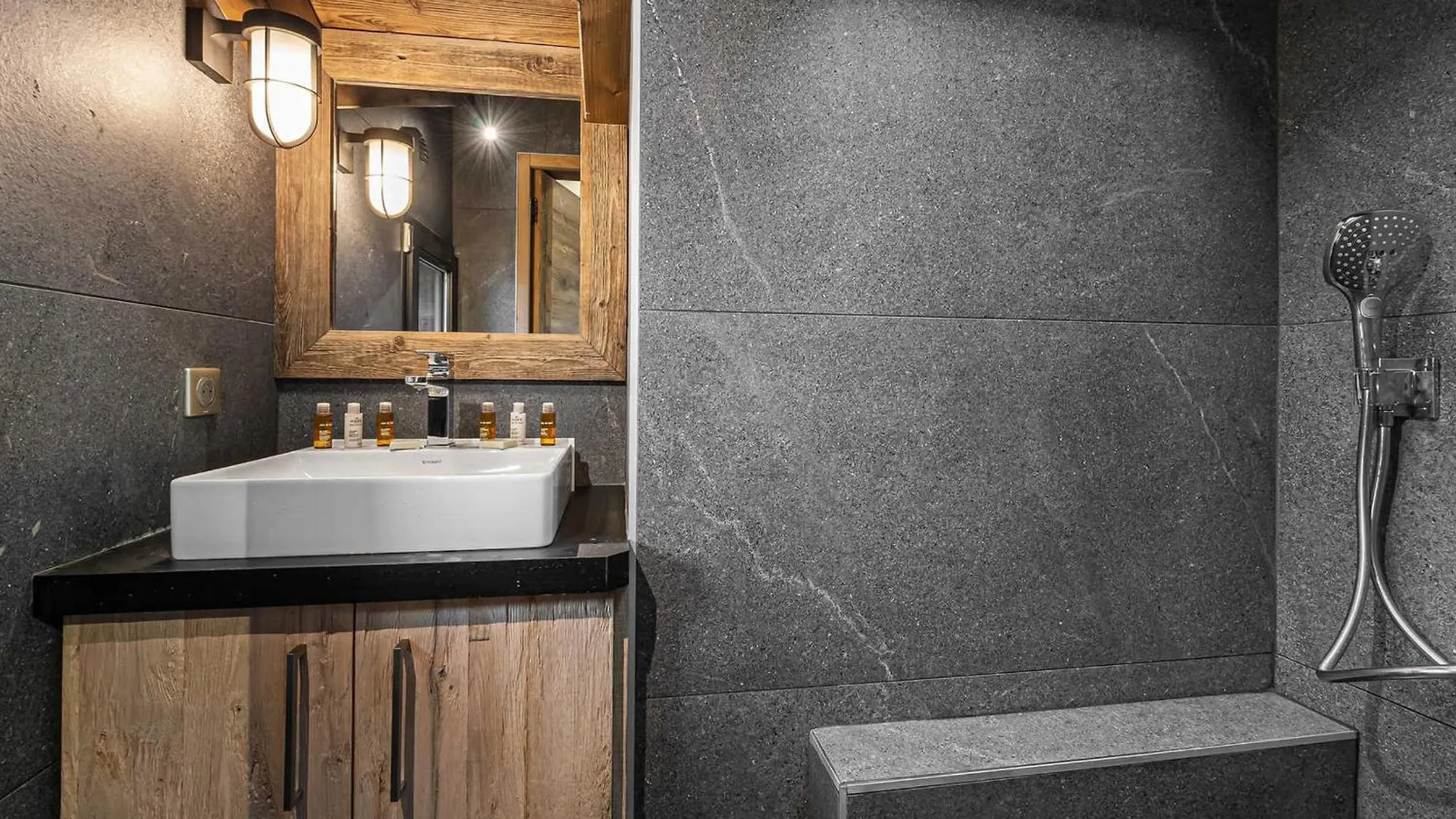 Chalet Centre Megeve Avec Hammam Et Terrasse, 5 Chambres En Suite, Proche Commerces - Fr-1-569-181